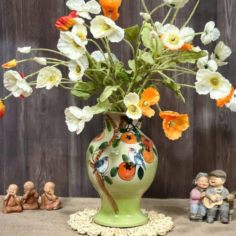 Bat Trang Handmade Vase – Craftsmanship Reflected in Every Green Glaze Detail