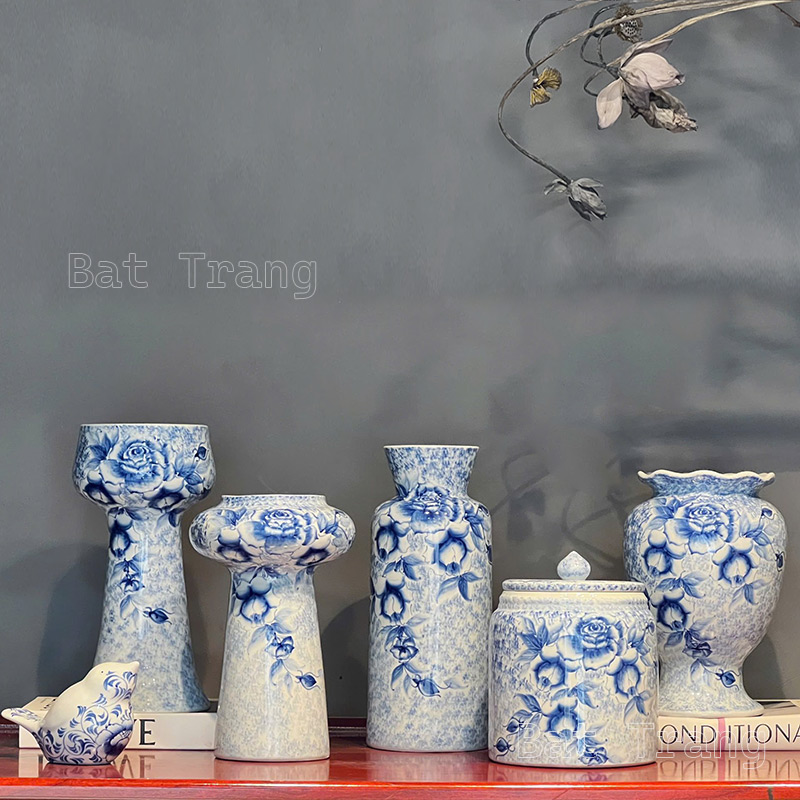 Blue and White Flower Vase Set – Traditional Craft Meets Timeless Beauty