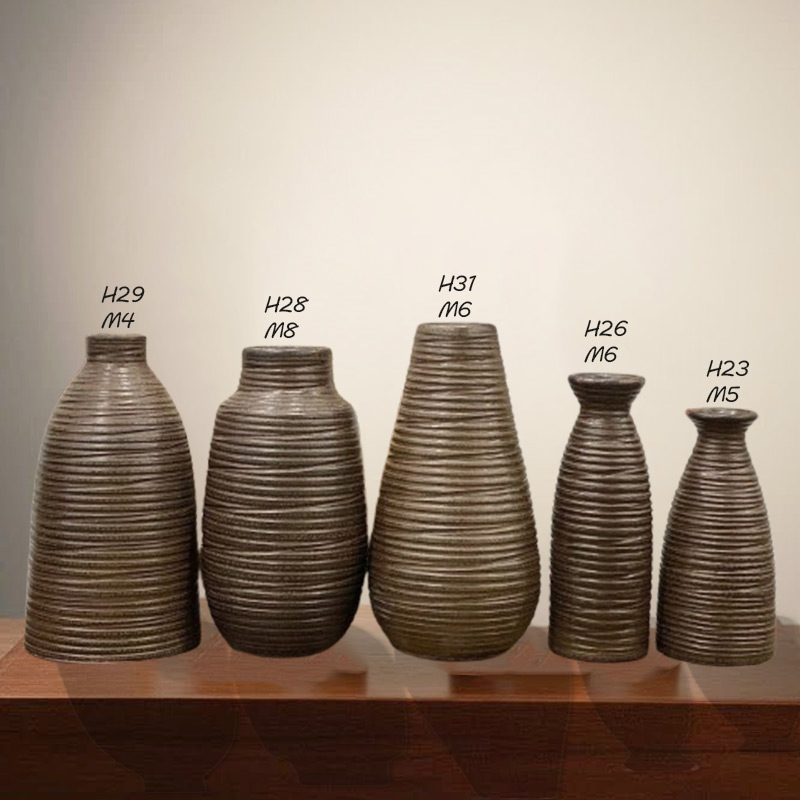 Brown-Ceramic-Vase-with-Horizontal-Grain
