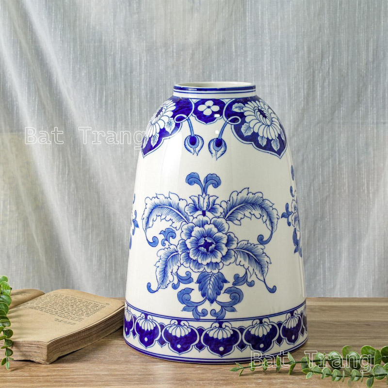 Classic Blue and White Peony Ceramic Vase for Home Decoration
