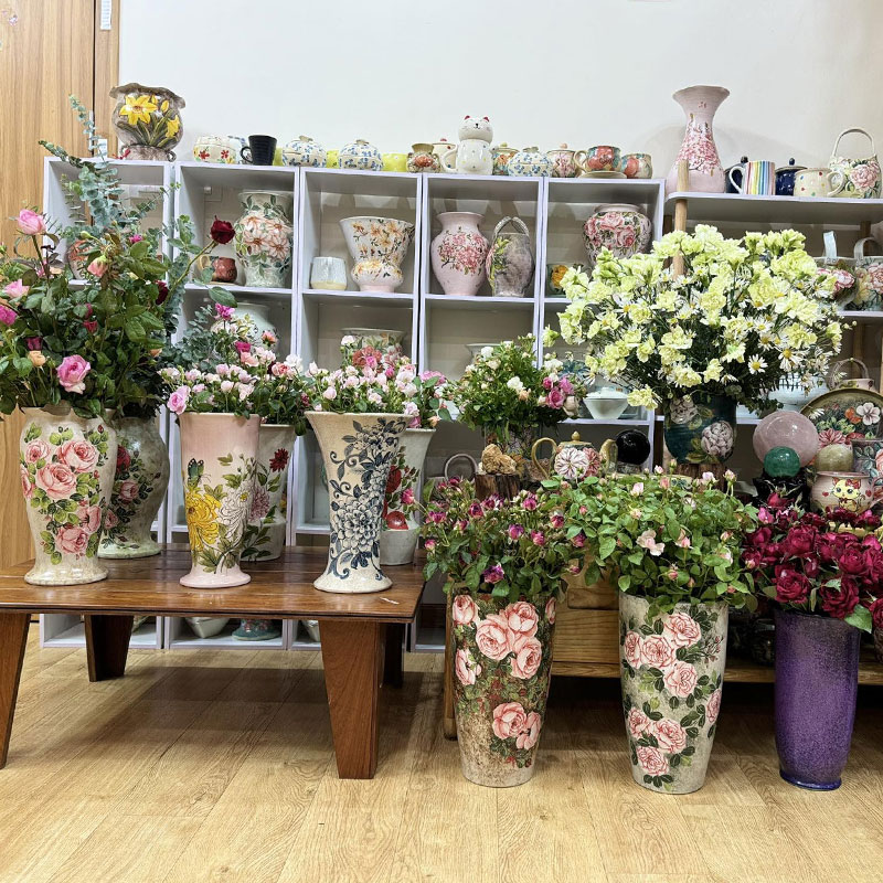 Large ceramic vases Bat Trang for home decoration