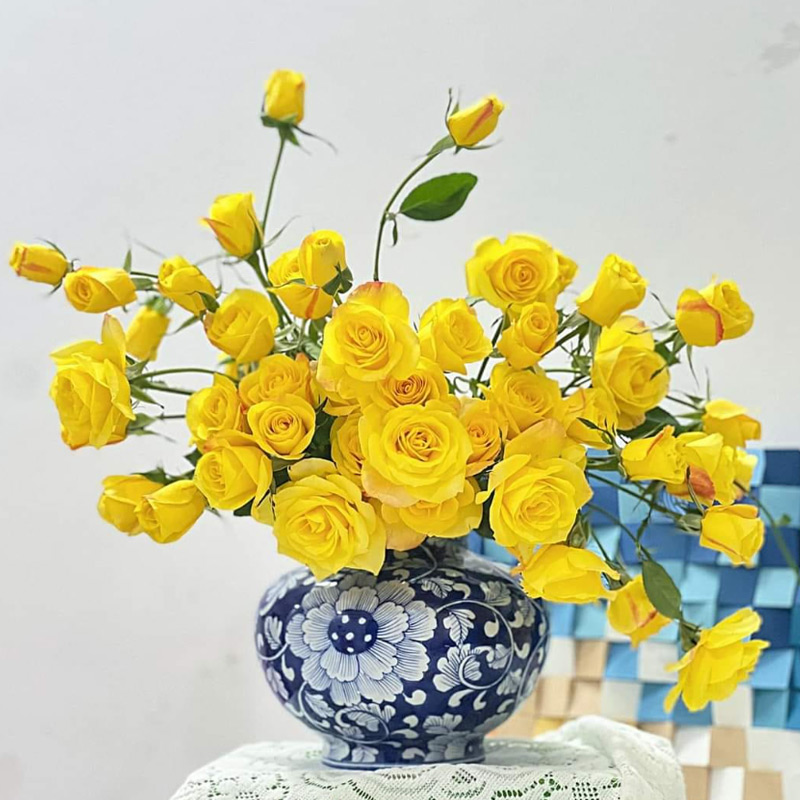 Artisan Blue and White Round Flower Vase for Centerpieces for Refined Living
