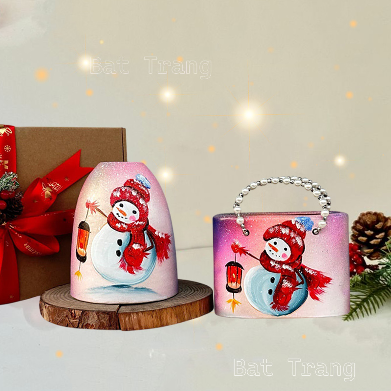 Hand-Painted Snowman Vase – A Timeless Decorative Christmas Vase