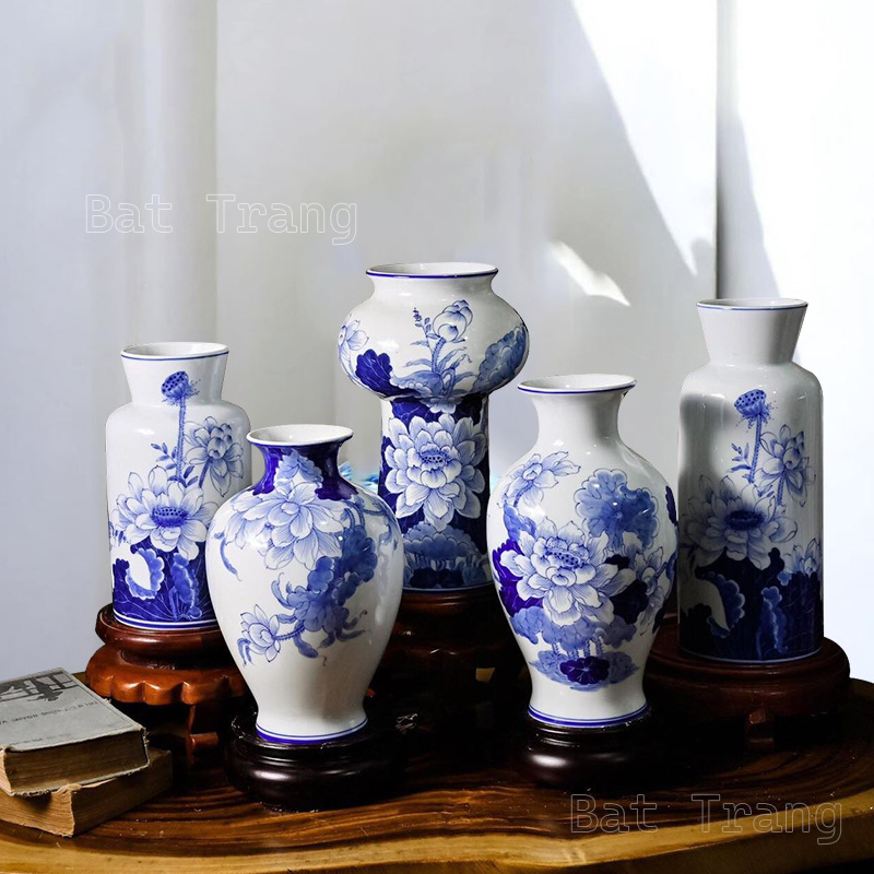 How Blue and White Oriental Vase Elevates Oriental Home Decor