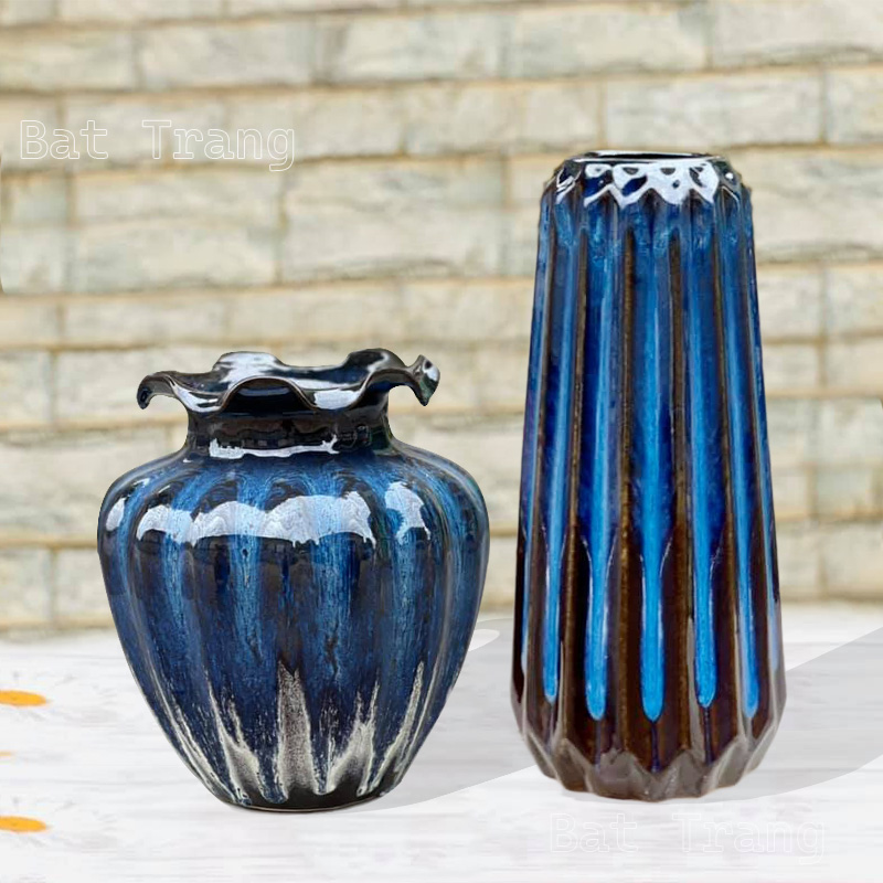 Navy Blue Ceramic Vase – A Refined Decorative Accent for Homes, Studios, and Interior Displays