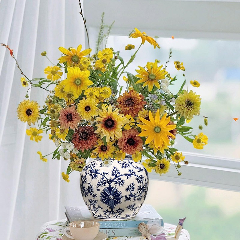 The Art of Decorating with Blue and White Vases Elevate Your Interior Design