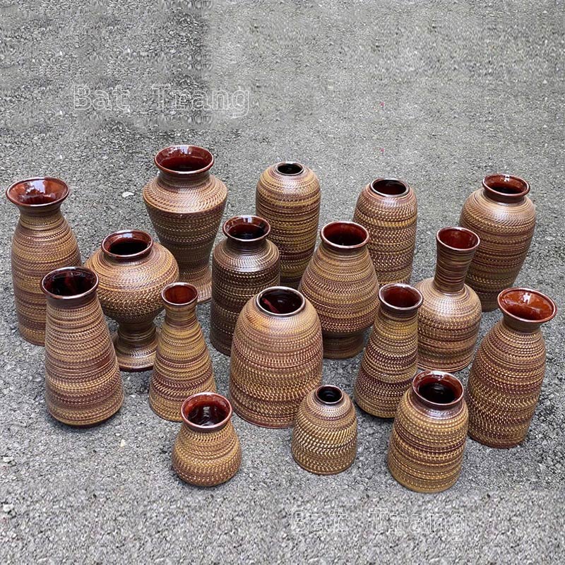 Rustic Brown Vase with Ethnic Patterns – The Timeless Beauty of Bat Trang Ceramics