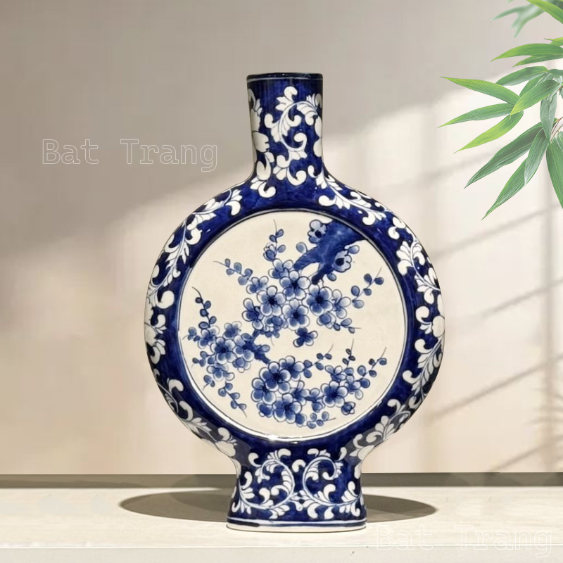 Artistic Blue and White Moon Flask Flower Vase – Unique Home Decor Choice