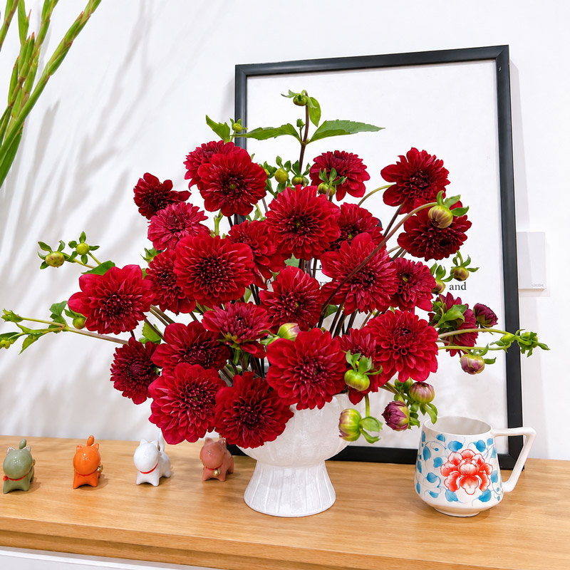 Burgundy Dahlia Flower Vase for Elegant Table Decor