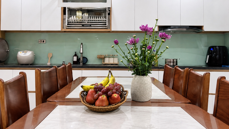 Table Vase for Home Decor With a Fruit Basket In a Modern Kitchen